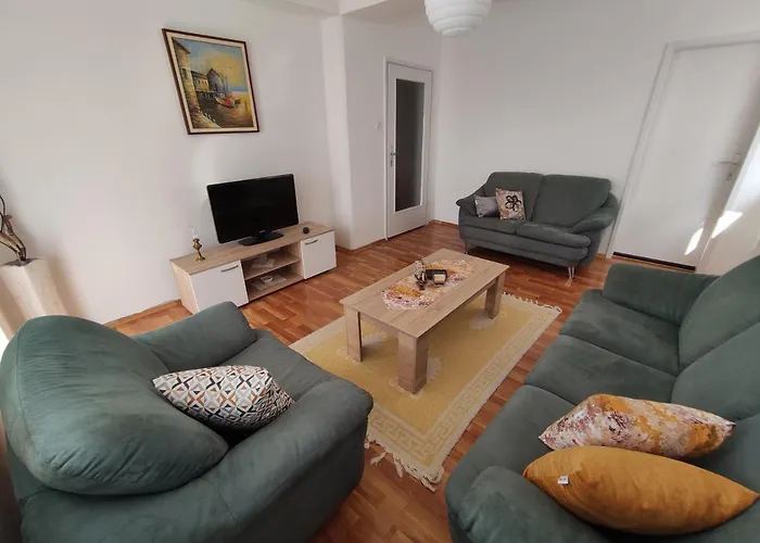 Charming & Spacious 2 Bedroom Apartment With A Gorgeous 8Th-Floor View