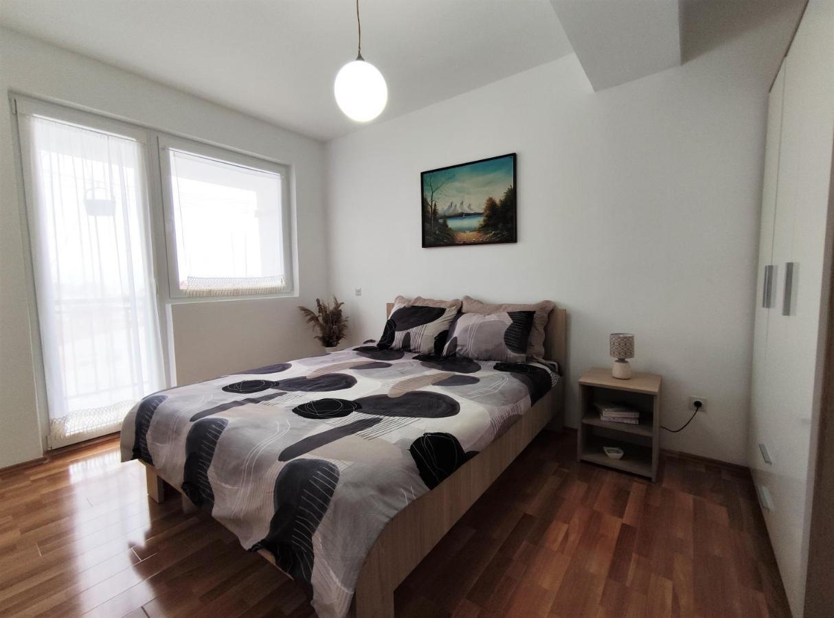 Charming & Spacious 2 Bedroom With A Gorgeous 8th-floor View Apartment *
